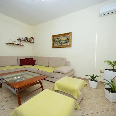 With Parking - Near Old Town Daire *