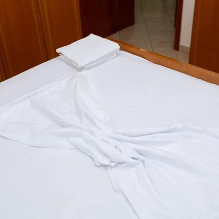 With Parking - Near Old Town Daire Avlonya