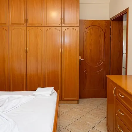 With Parking - Near Old Town Daire